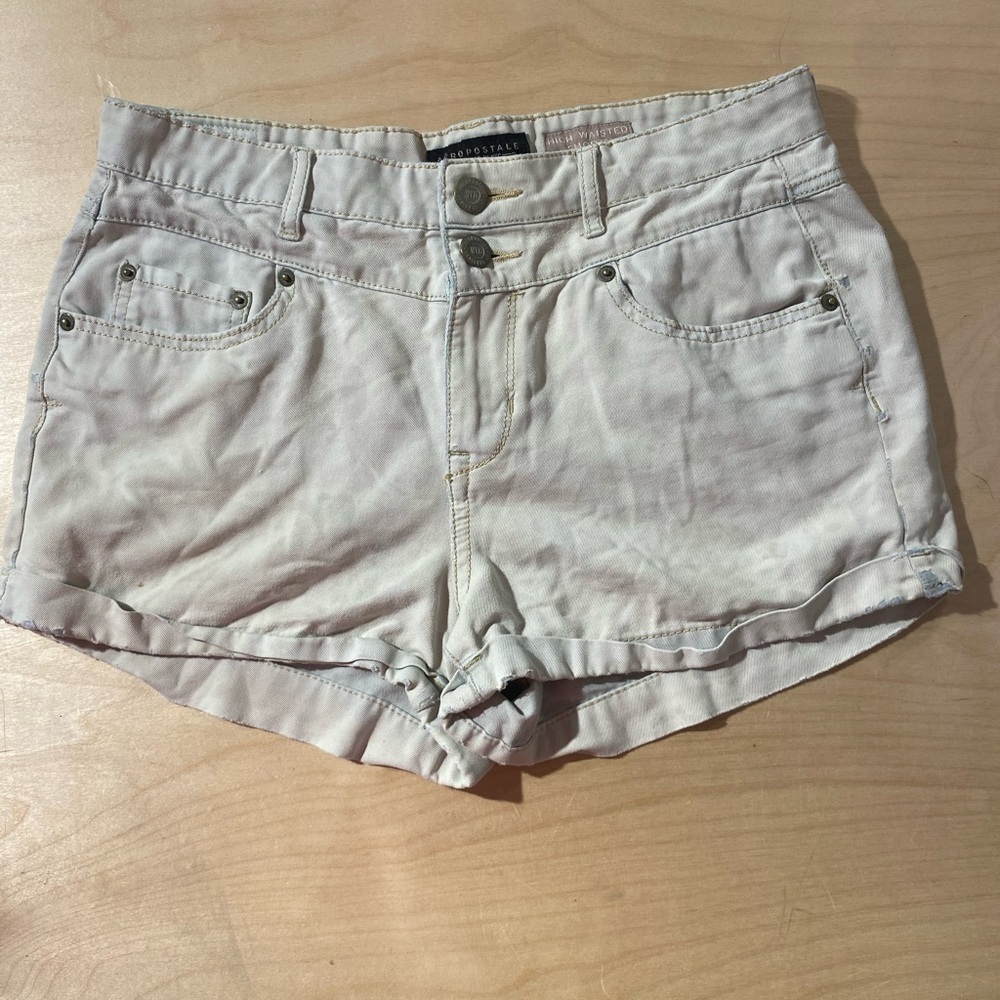 Aeropostale High Waisted Shorty Women's Cream Shorts 10 (NL)